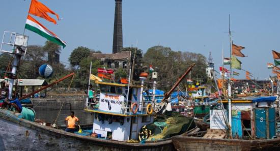 30,000 Indian Fishing Boats Return to Indian Shore